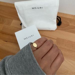 Solid 14k gold Mejuri Pinky Signet Ring
